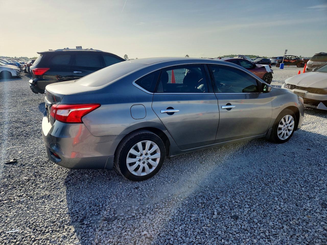 2017 Nissan Sentra S - Фото 3