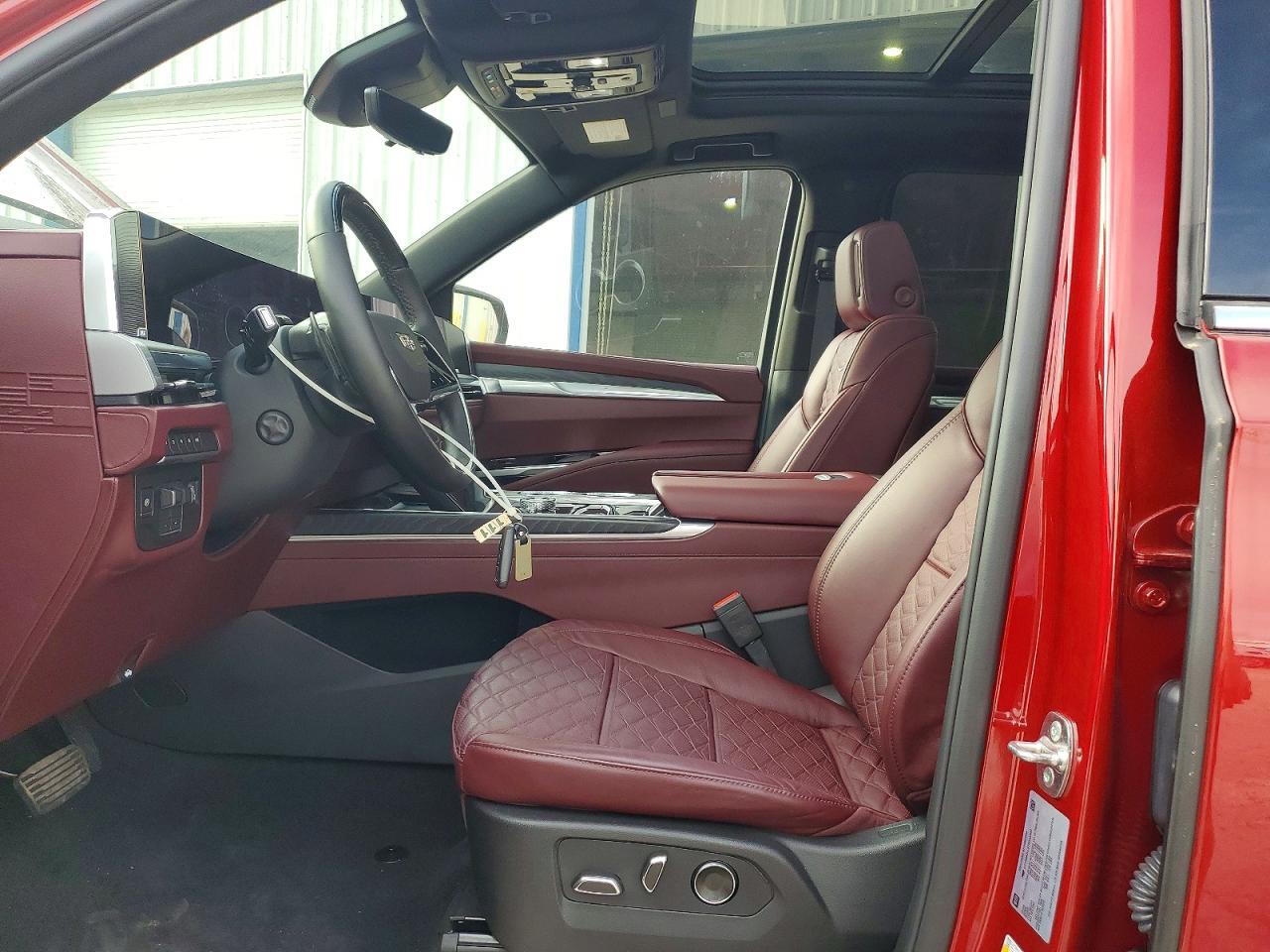 2026 Cadillac Escalade Luxury - Image 7