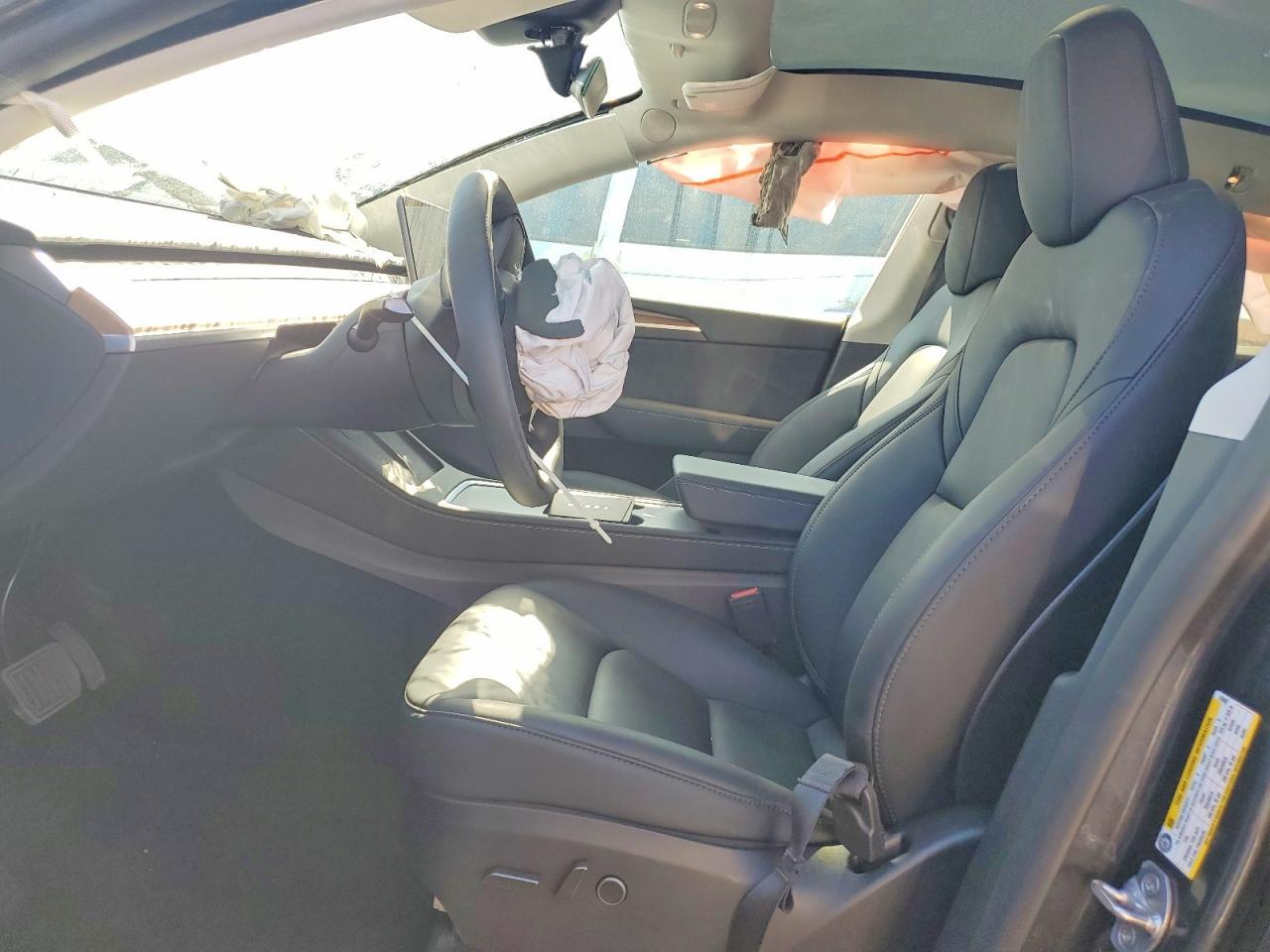 2025 Tesla Model Y - Фото 7