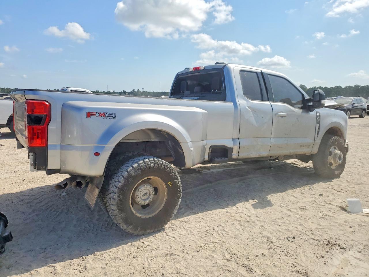 2024 Ford F350 Super Duty - Image 3