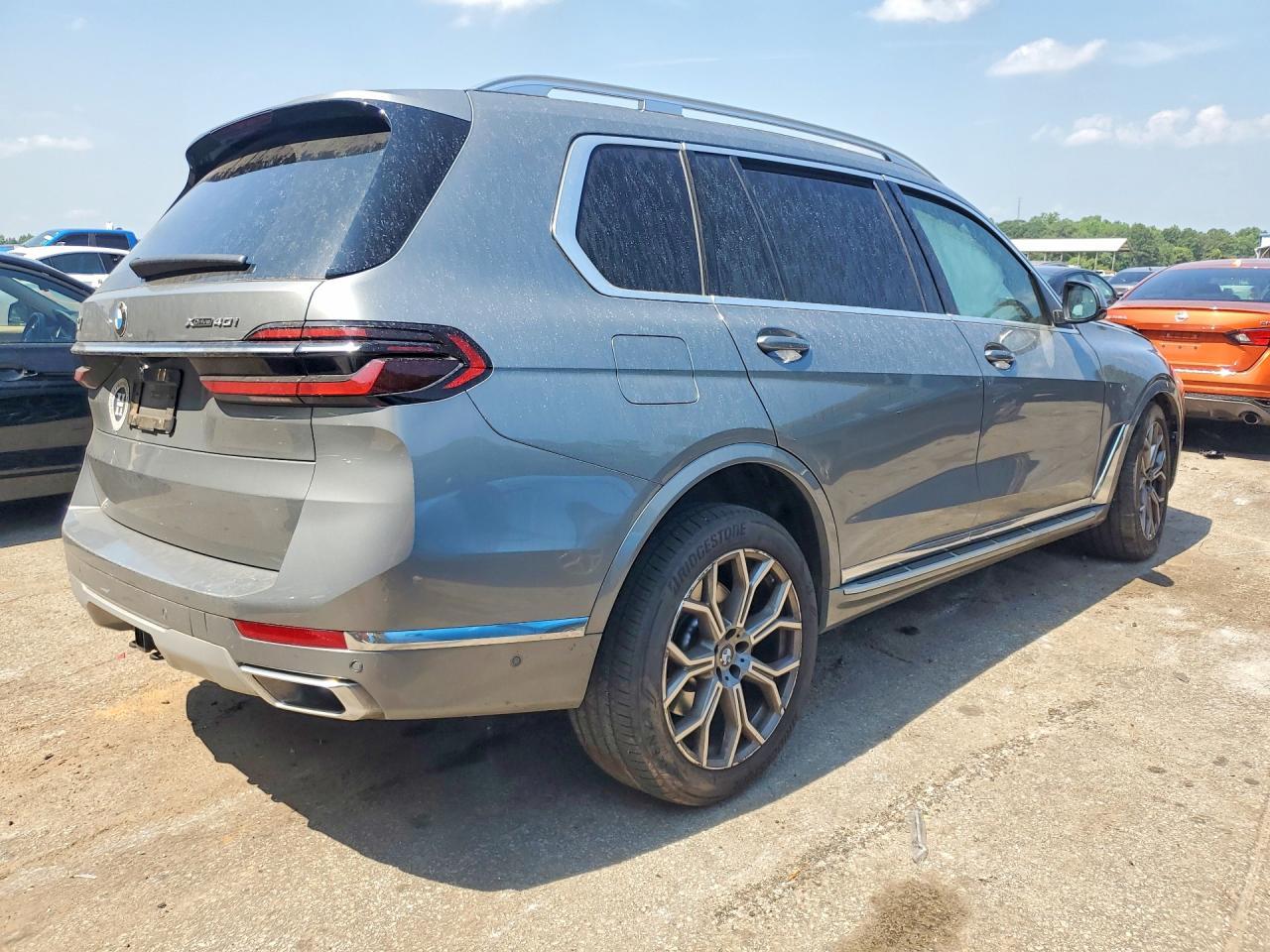 2025 BMW X7 xDrive40I - Фото 3