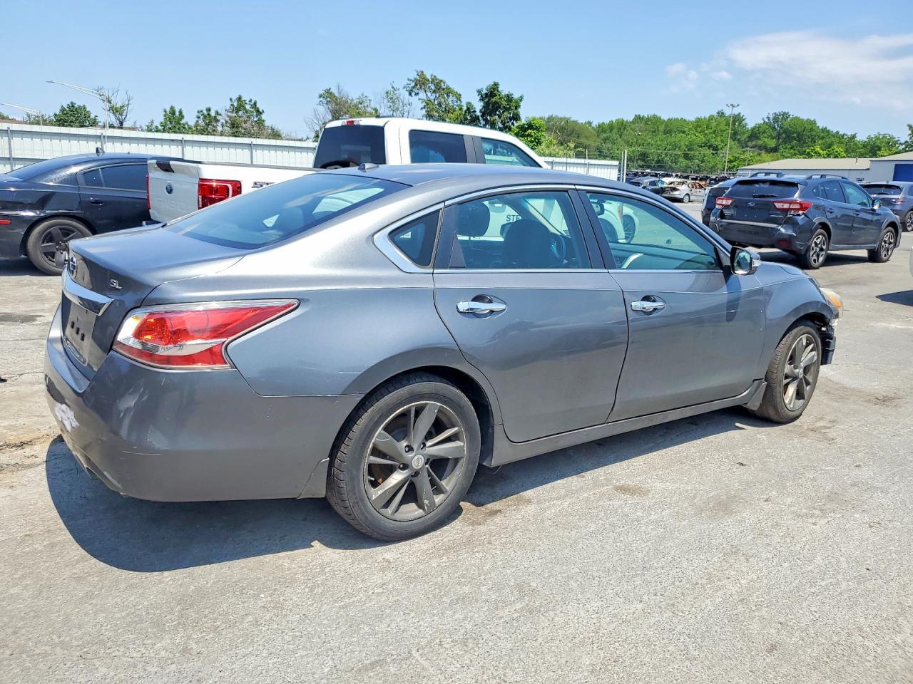 2015 Nissan Altima - Фото 3