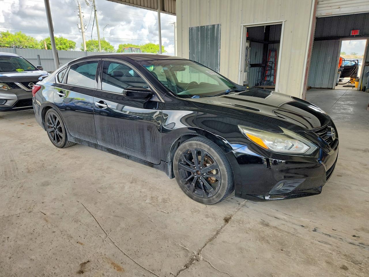 2017 Nissan Altima 2.5 Sr - Image 4