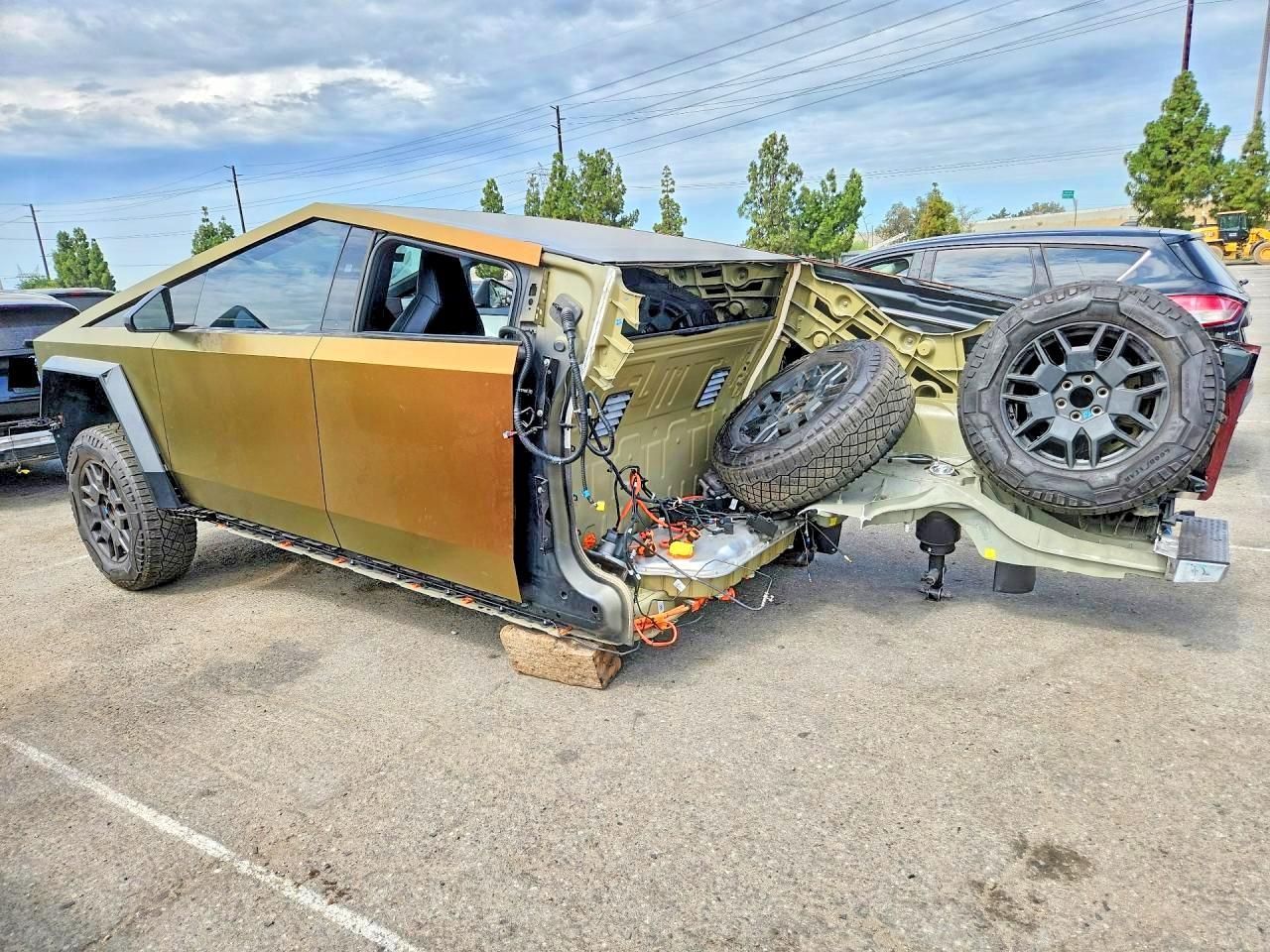 2024 Tesla Cybertruck - Фото 2