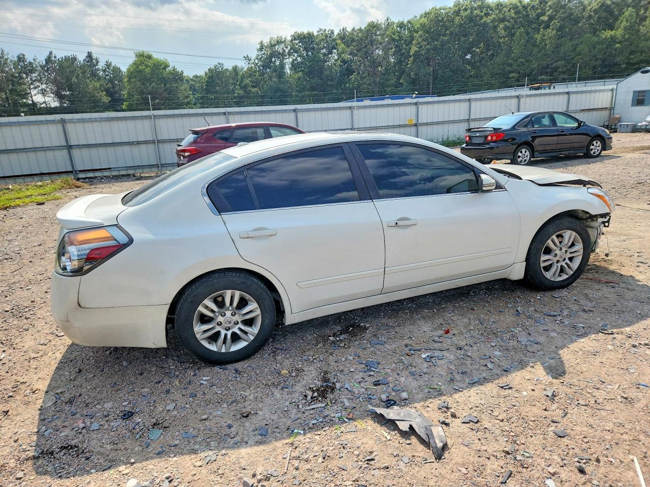 2010 Niss Altima - Image 3