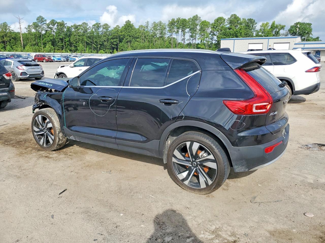 2025 Volvo Xc40 Plus - Image 2