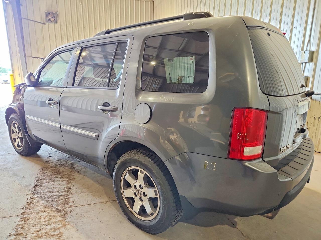 2011 Honda Pilot Touring - Image 2