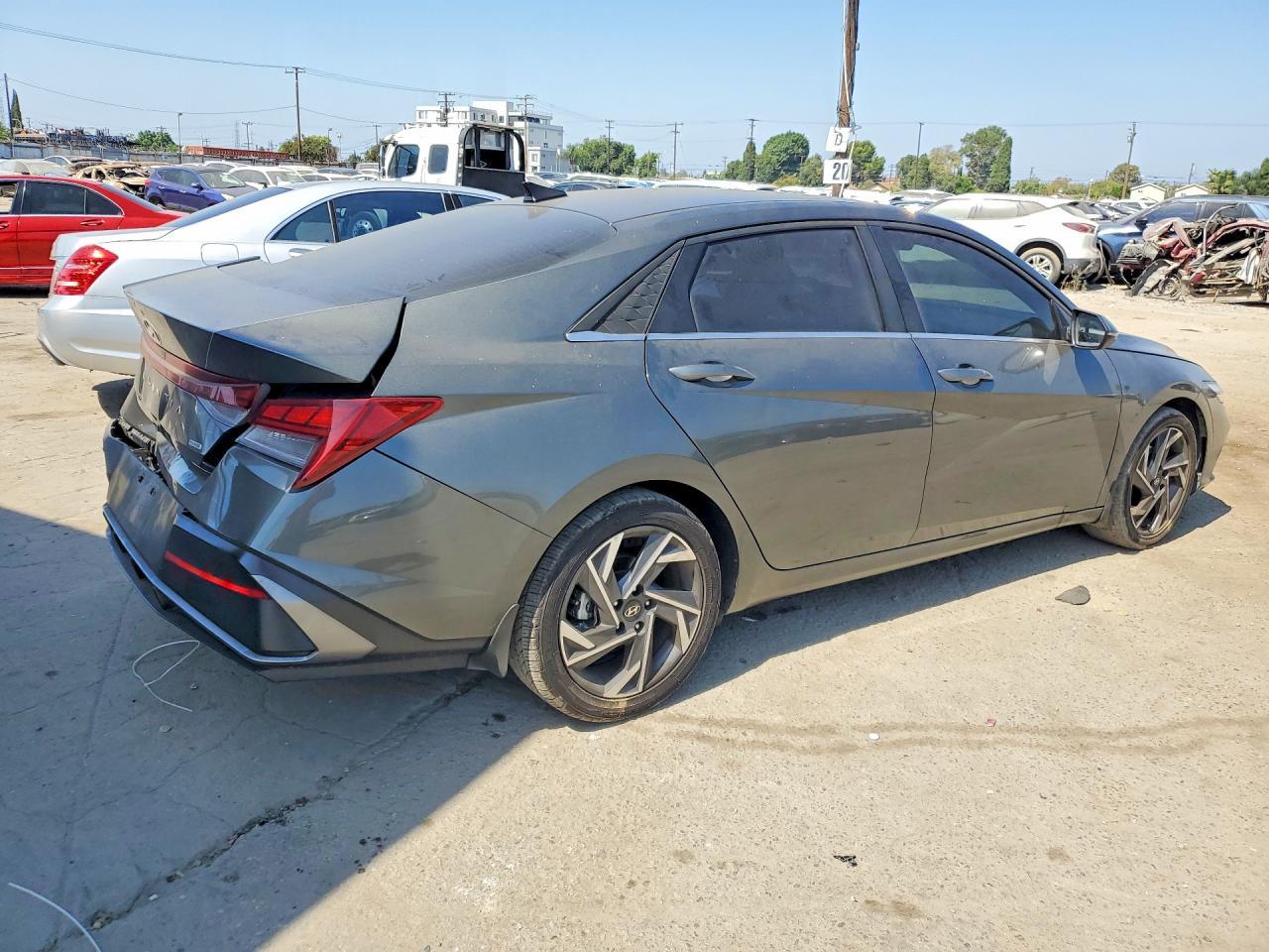 2025 Hyundai Elantra Limited - Image 3