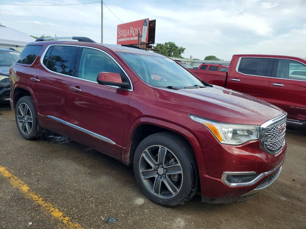 2018 GMC Acadia Denali - Image 4