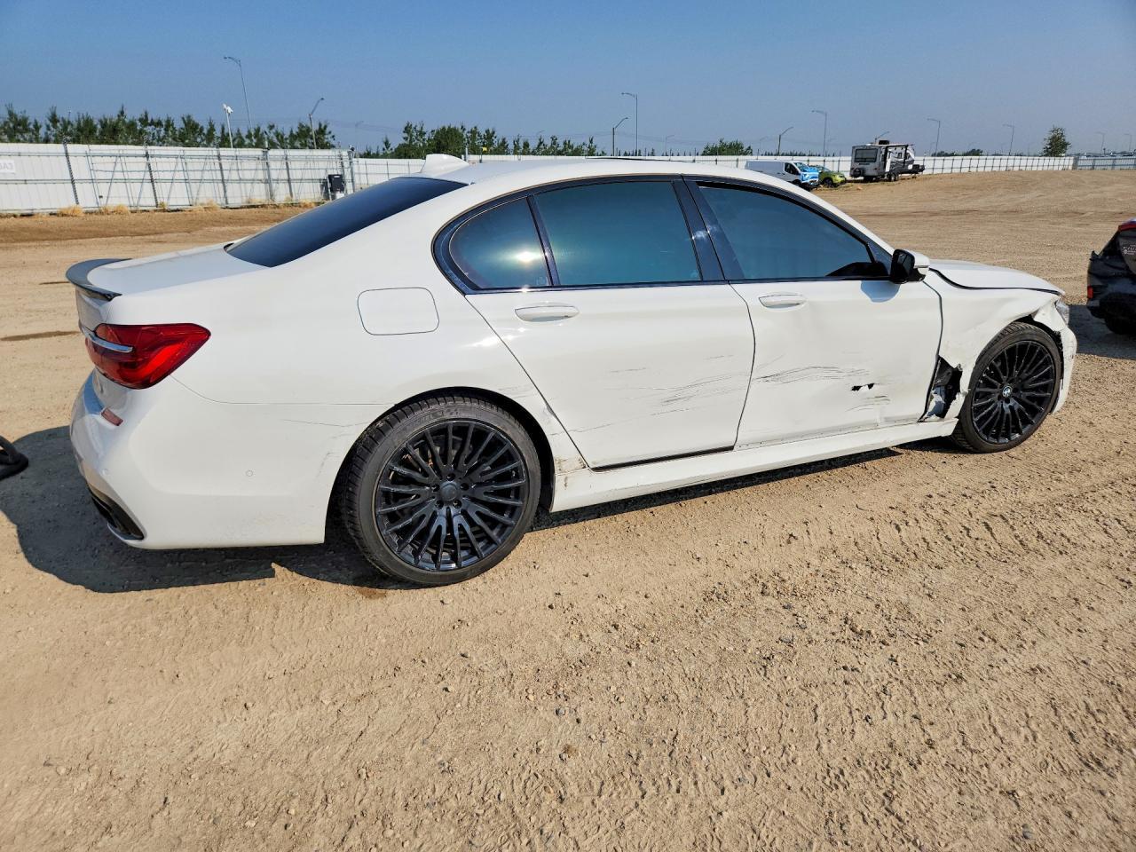 2017 BMW 750 Xi - Image 3