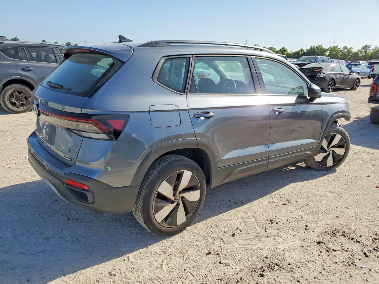 2025 Volkswagen Taos S - Фото 3