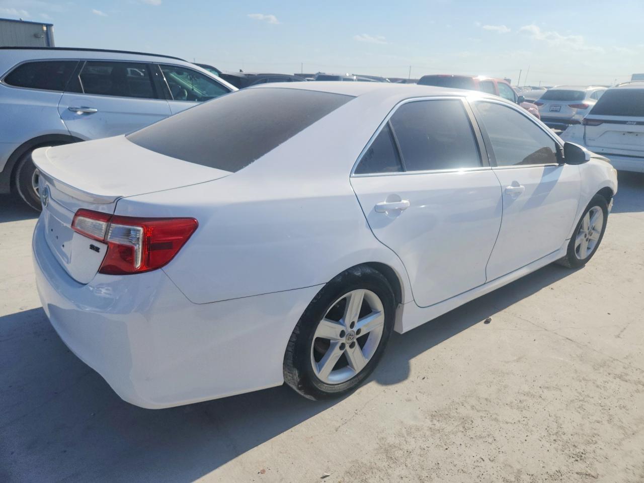 2014 Toyota Camry Se - Фото 3