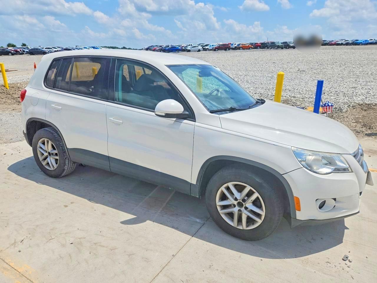 2011 Volkswagen Tiguan S - Image 4