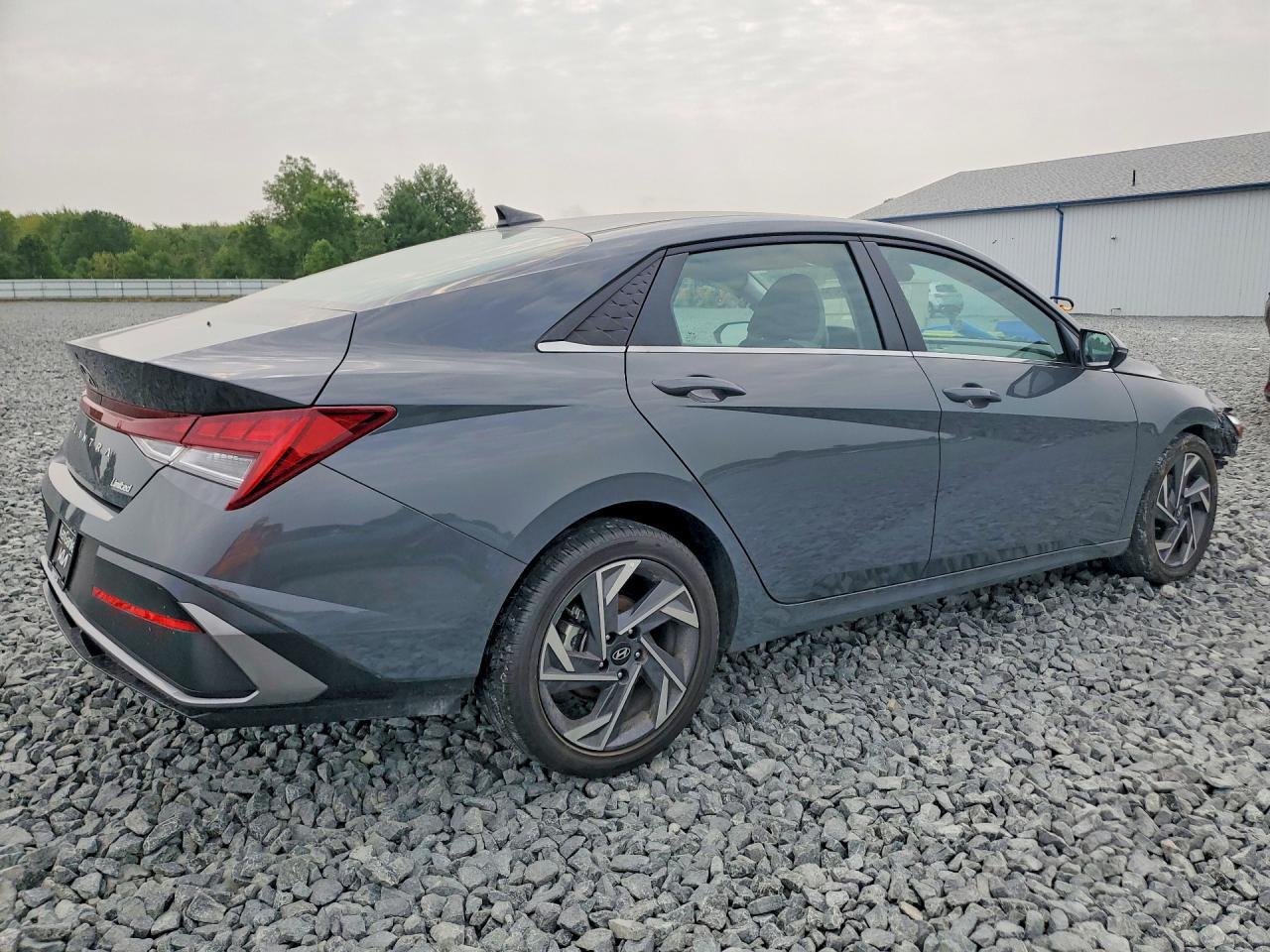 2025 Hyundai Elantra Limited - Фото 3