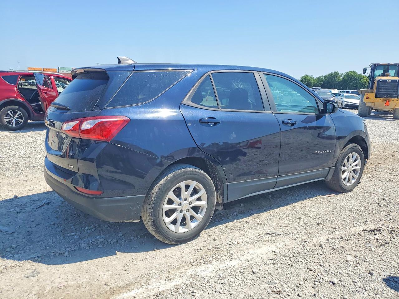 2021 Chevrolet Equinox Ls - Фото 3