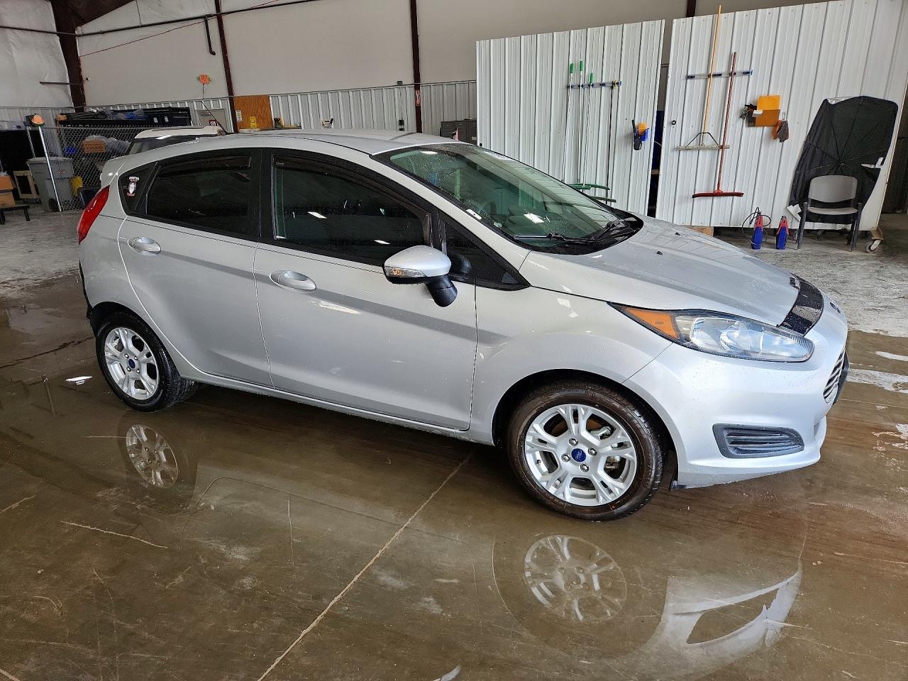 2016 Ford Fiesta Se - Фото 4