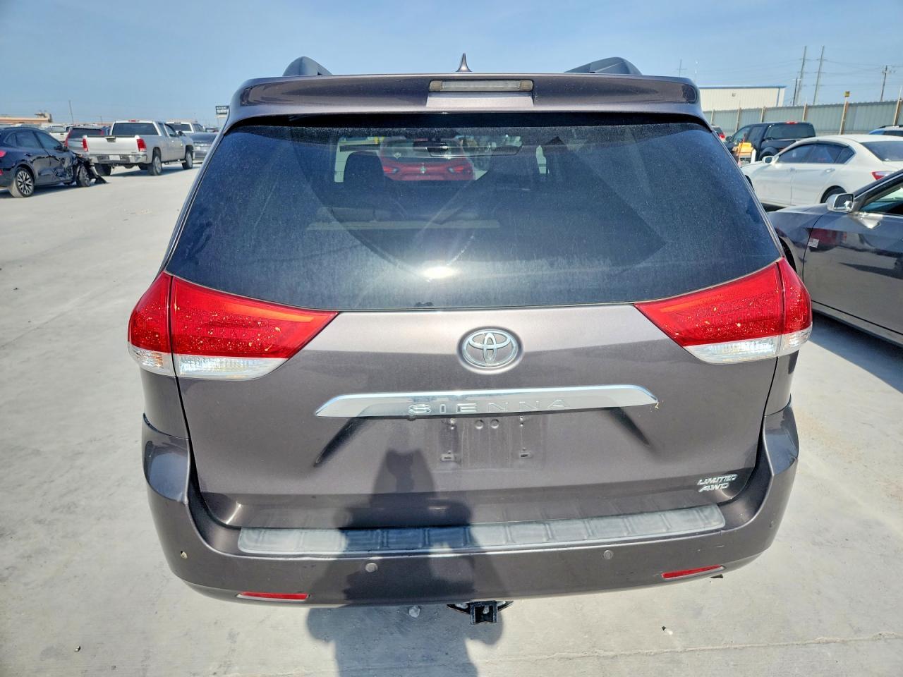 2011 Toyota Sienna Limited 7-Passenger - Image 6