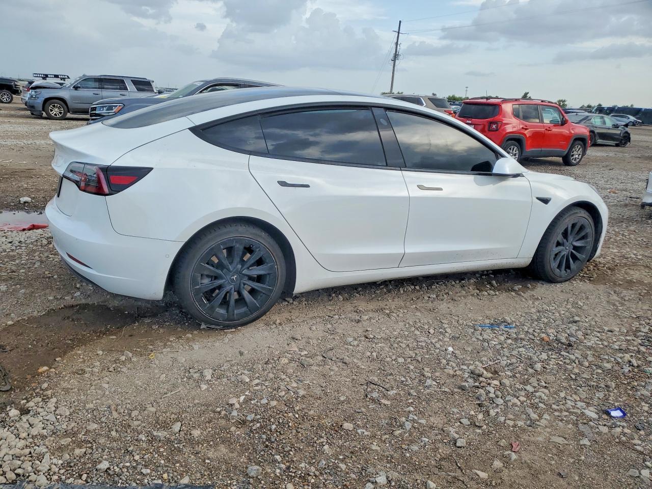 2022 Tesla Model 3 - Фото 3