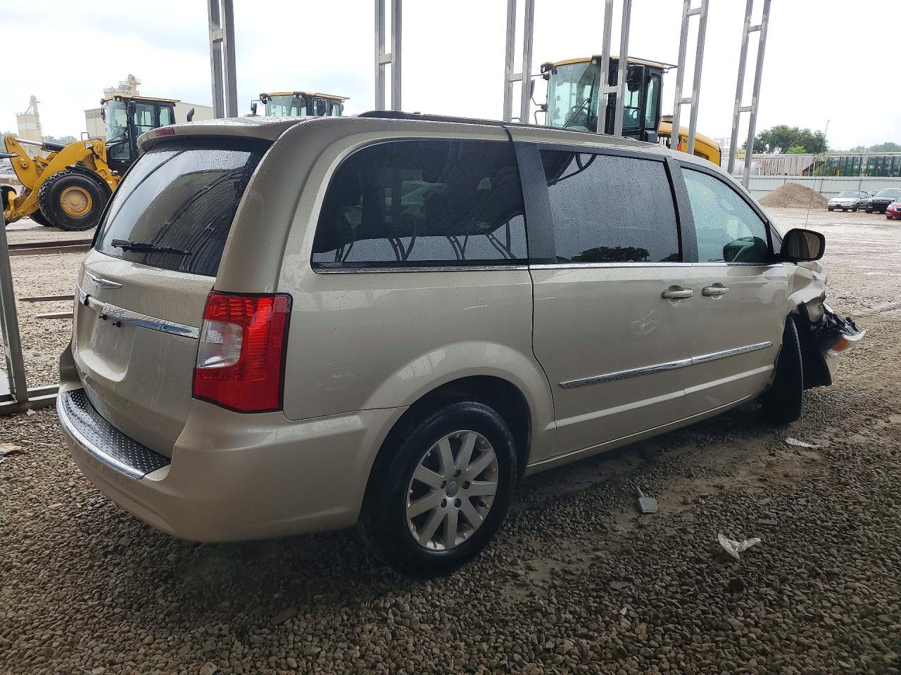 2014 Chrysler Town & Country Touring - Фото 3
