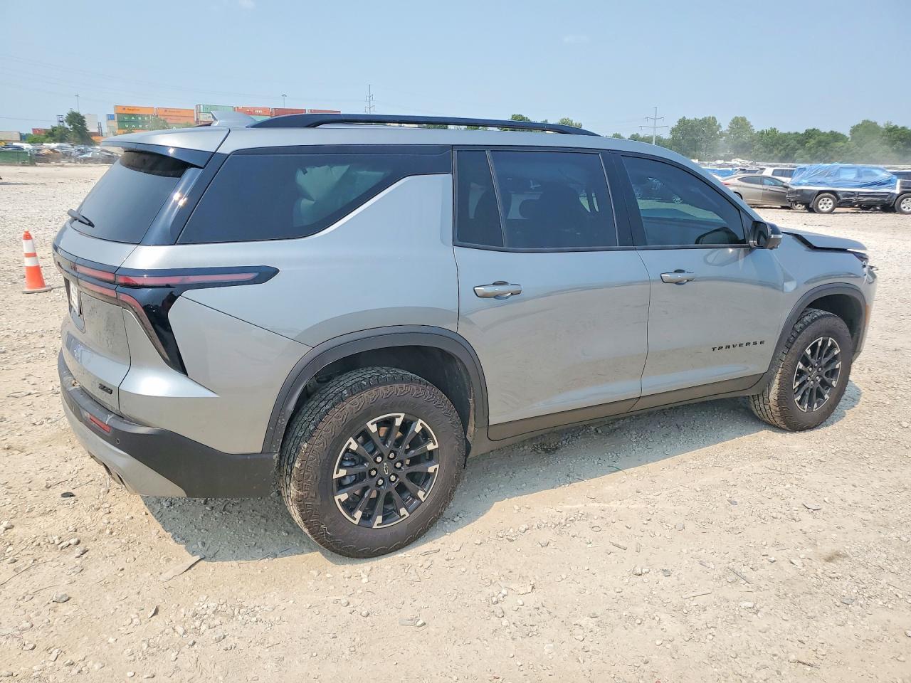 2025 Chevrolet Traverse Z71 - Image 3