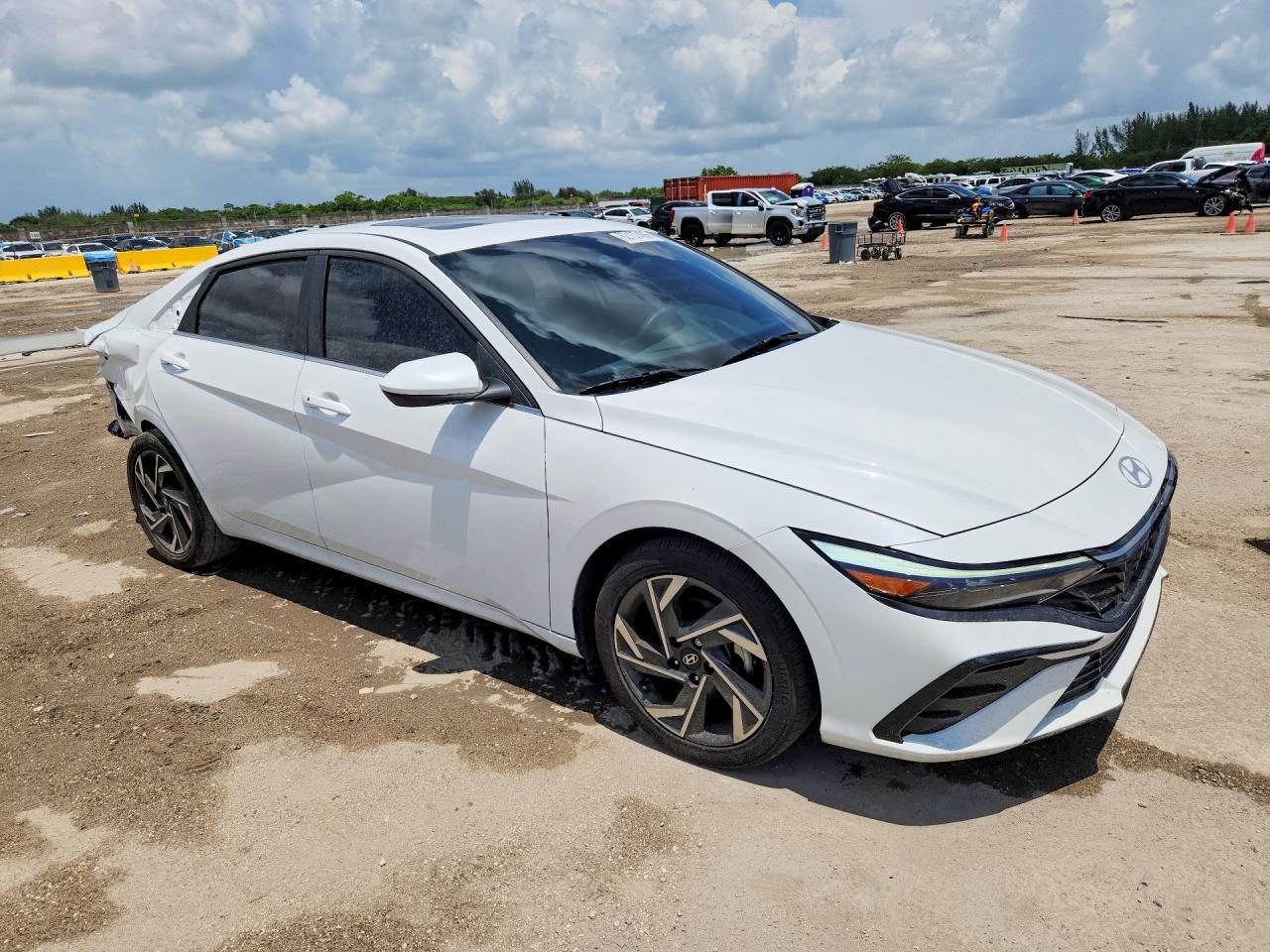 2025 Hyundai Elantra Sel - Image 4