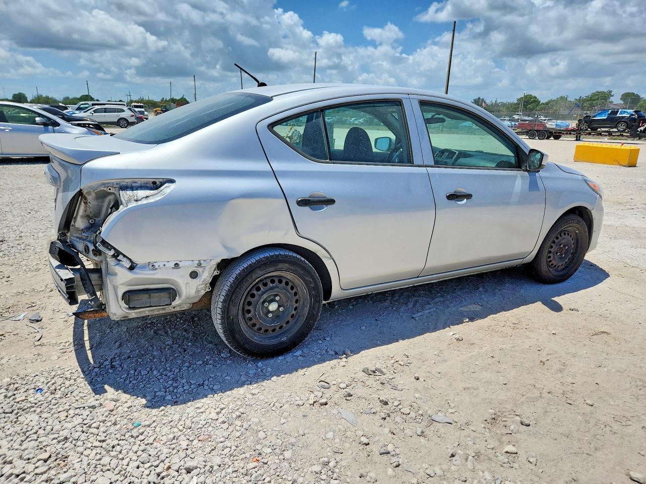2017 Nissan Versa 1.6 S Plus - Фото 3