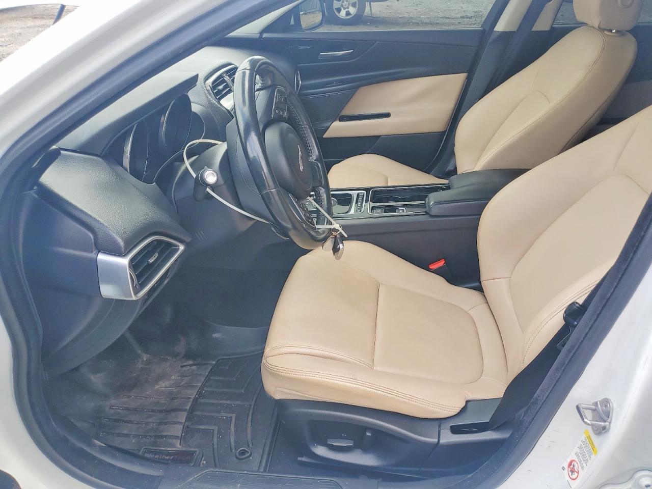 2018 Jaguar Xe Premium - Фото 7