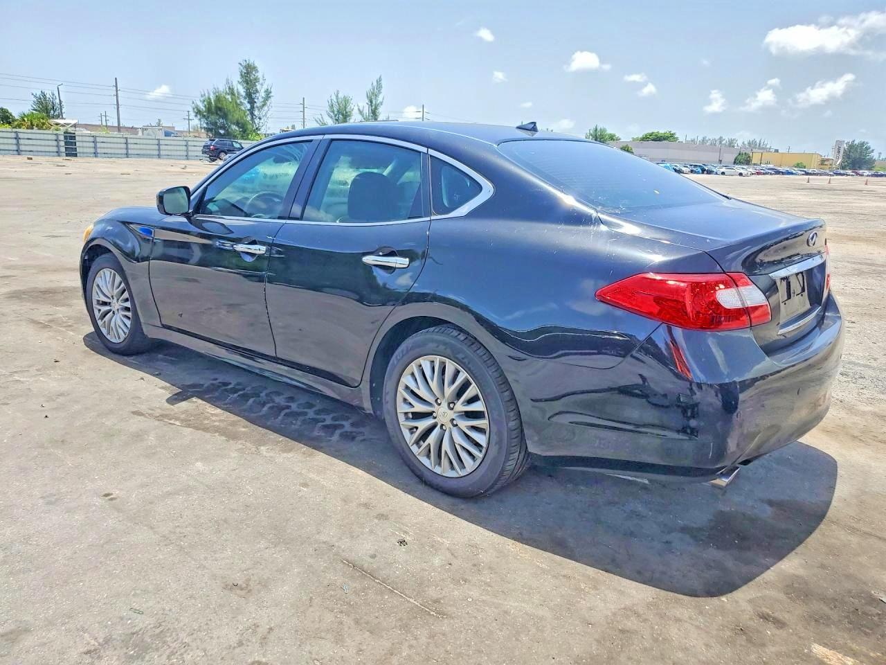 2013 Infiniti M37 - Image 2