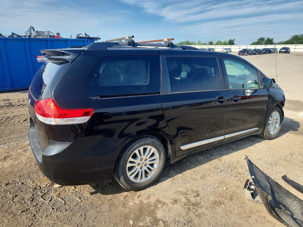 2014 Toyota Sienna Xle 8-Passenger - Фото 3
