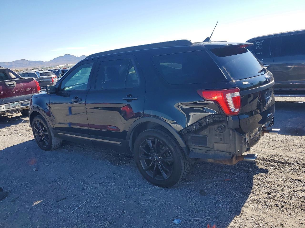 2018 Ford Explorer Xlt - Фото 2