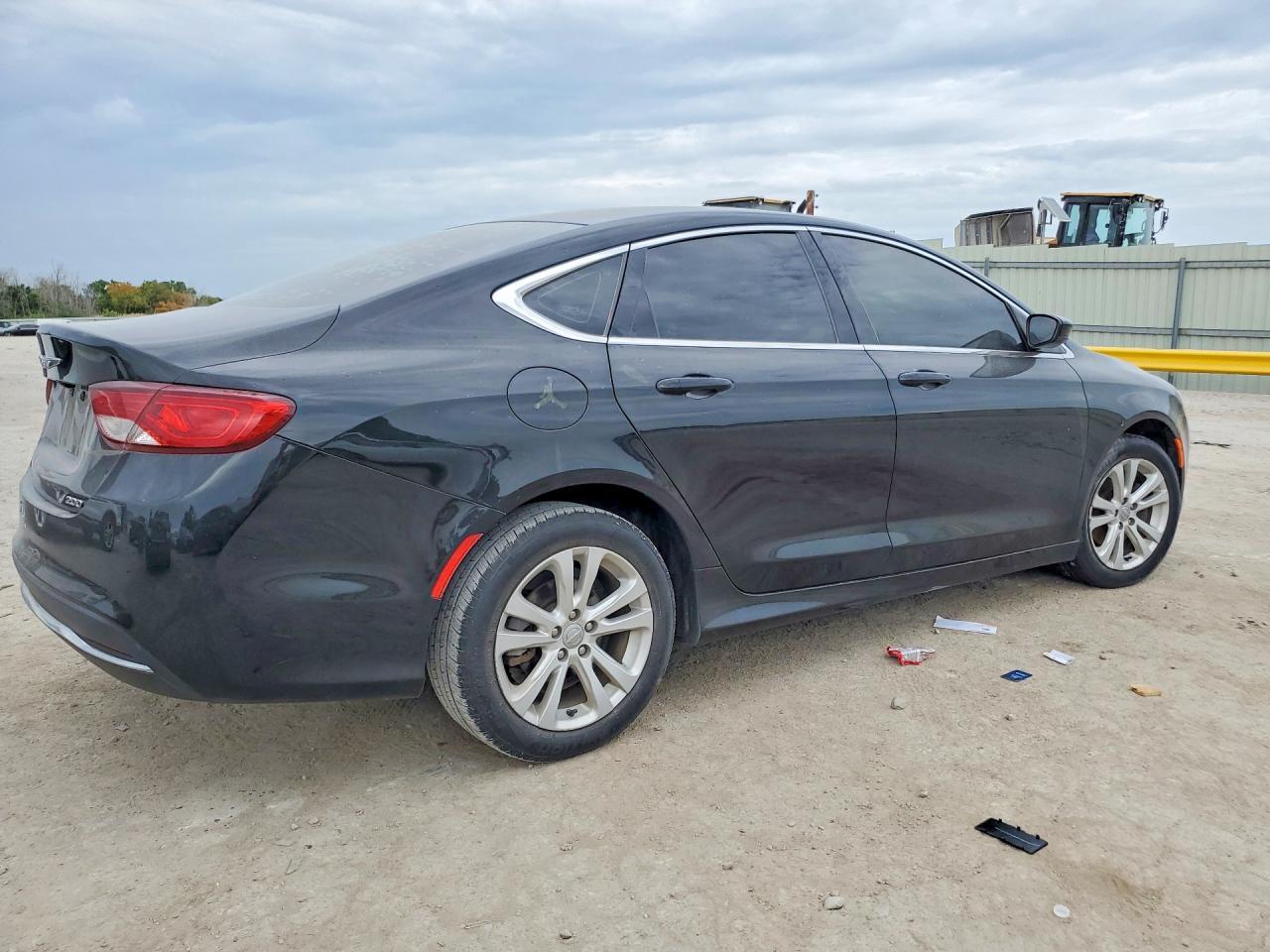 2016 Chrysler 200 Limited - Фото 3