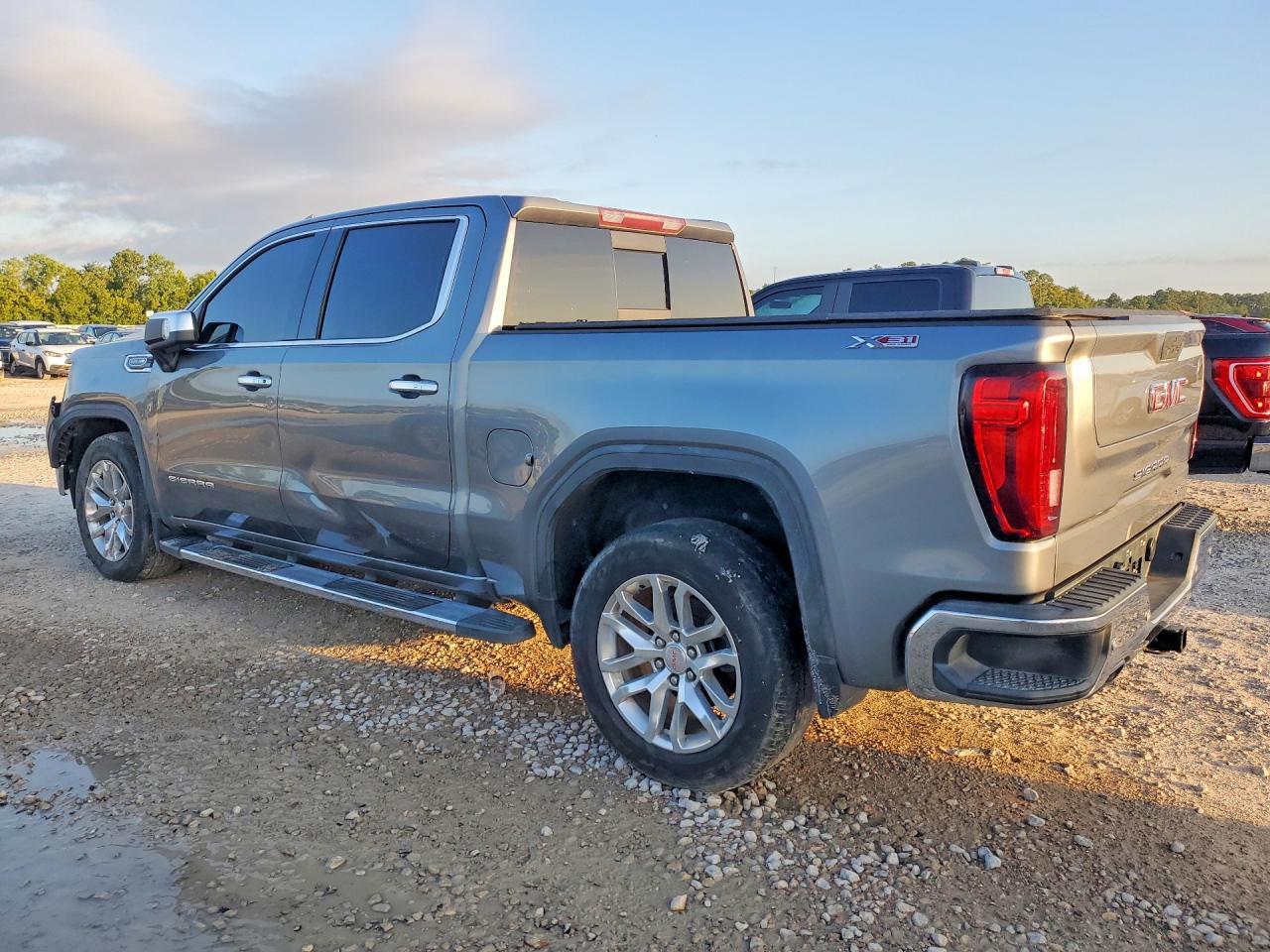 2020 GMC Sierra K1500 Slt - Image 2