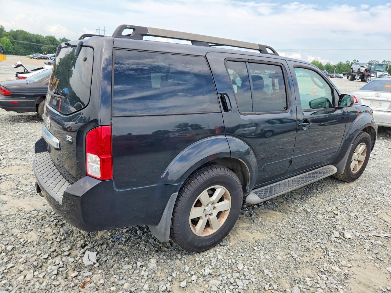 2008 Nissan Pathfinder S - Image 3