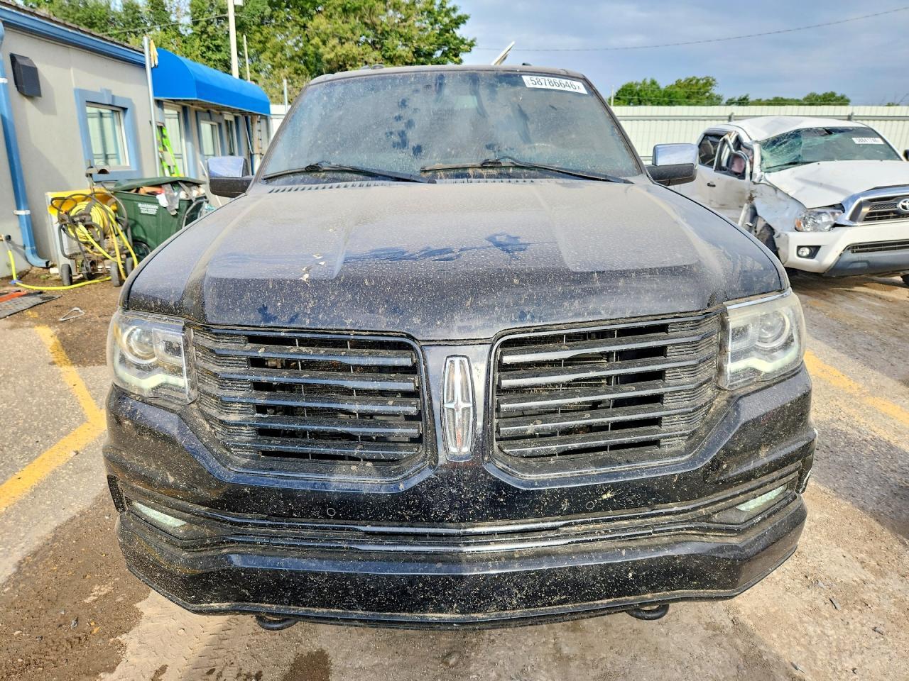 2017 Lincoln Navigator 4D Select - Image 5