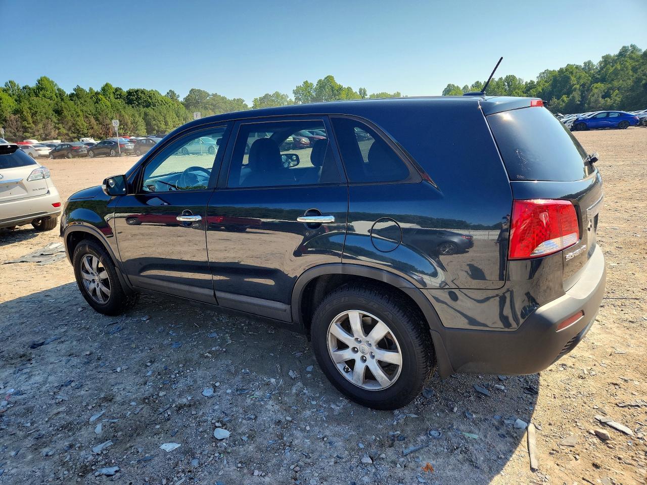 2012 Kia Sorento Lx - Image 2