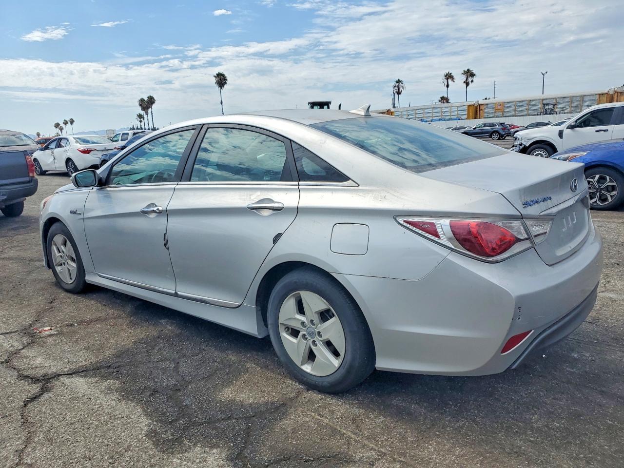 2011 Hyundai Sonata Hybrid - Image 2