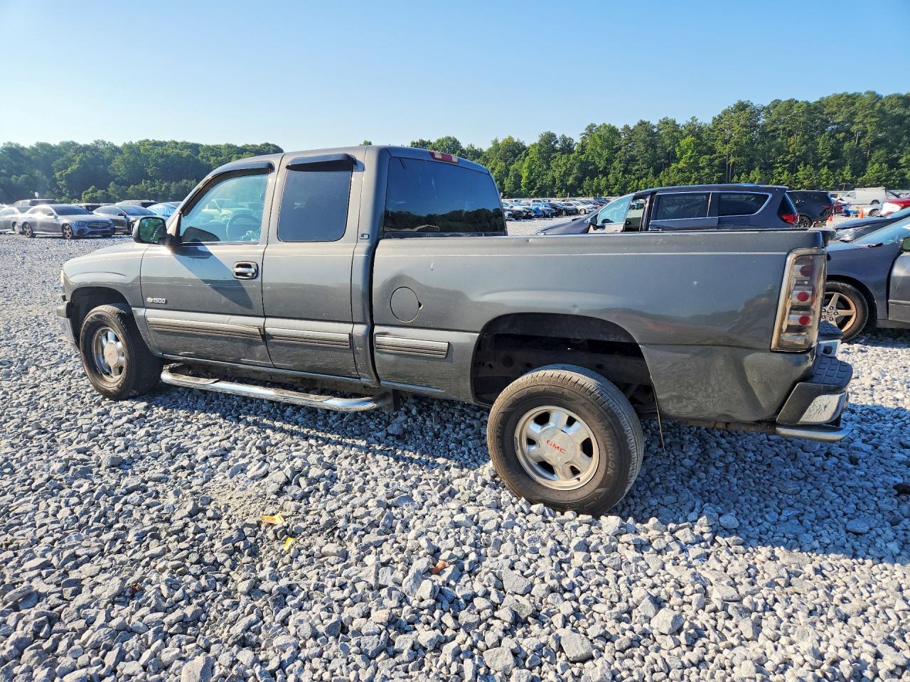 2002 Chevrolet Silverado C1500 - Image 2