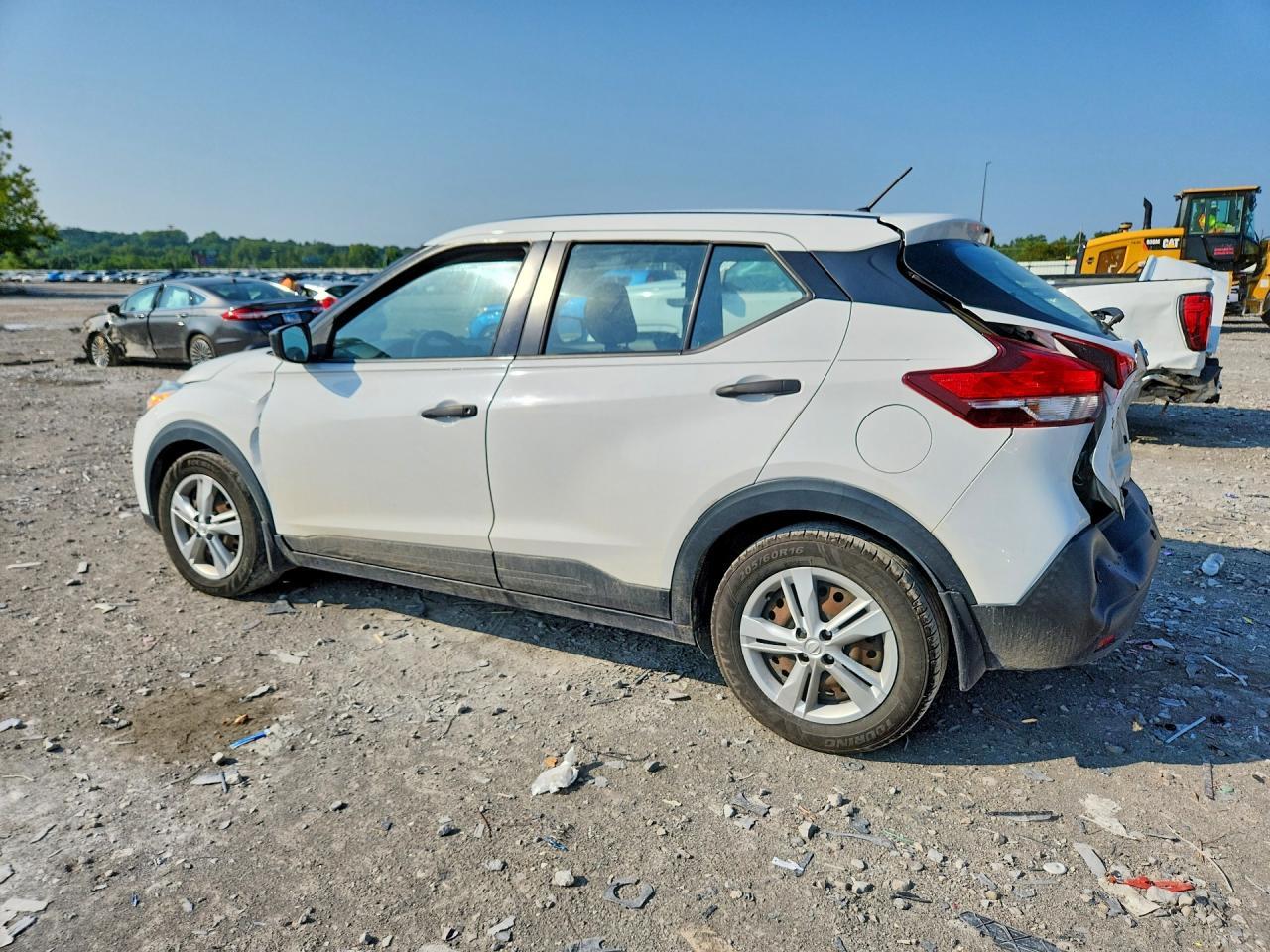 2020 Nissan Kicks S - Фото 2
