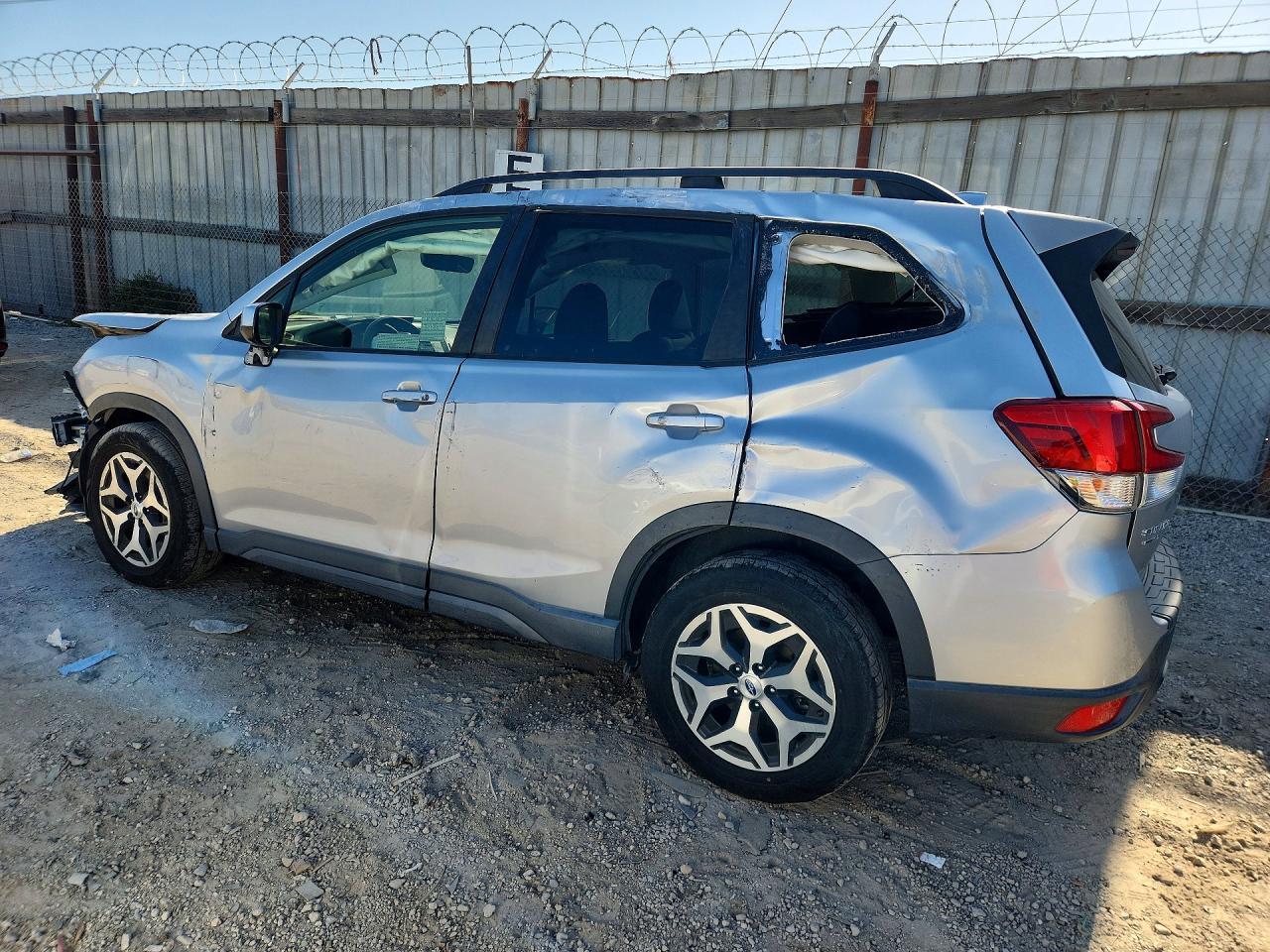 2020 Subaru Forester Premium - Фото 2