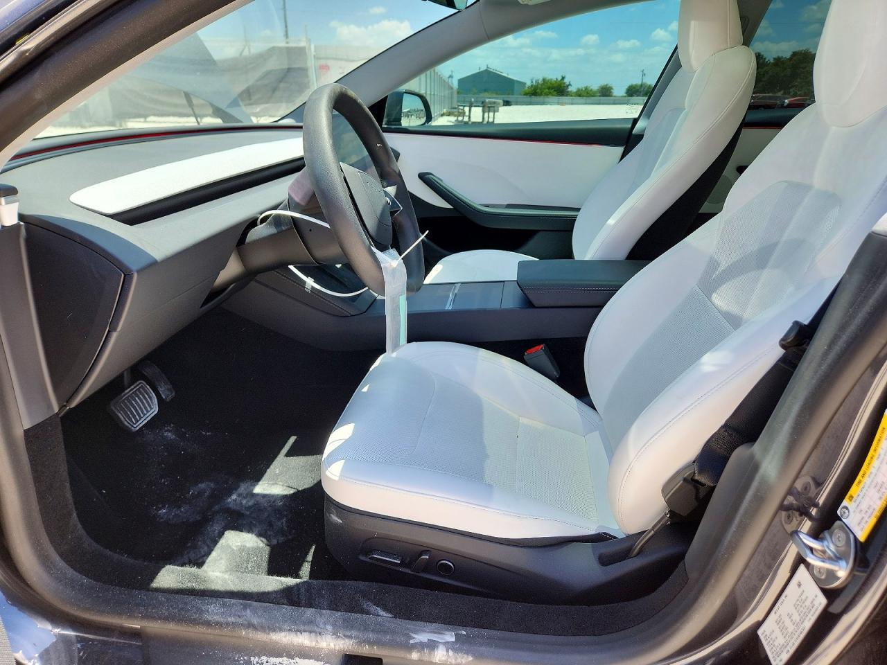 2025 Tesla Model 3 - Фото 7