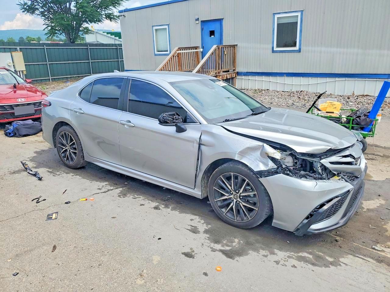 2021 Toyota Camry Se - Image 4