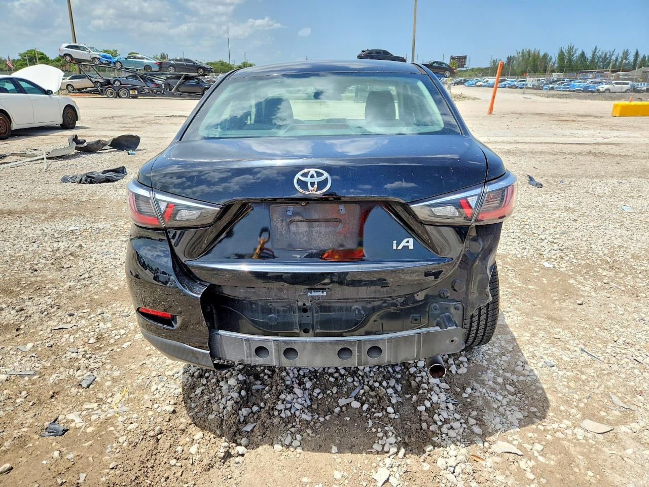 2018 Toyota Yaris Ia Base - Фото 6