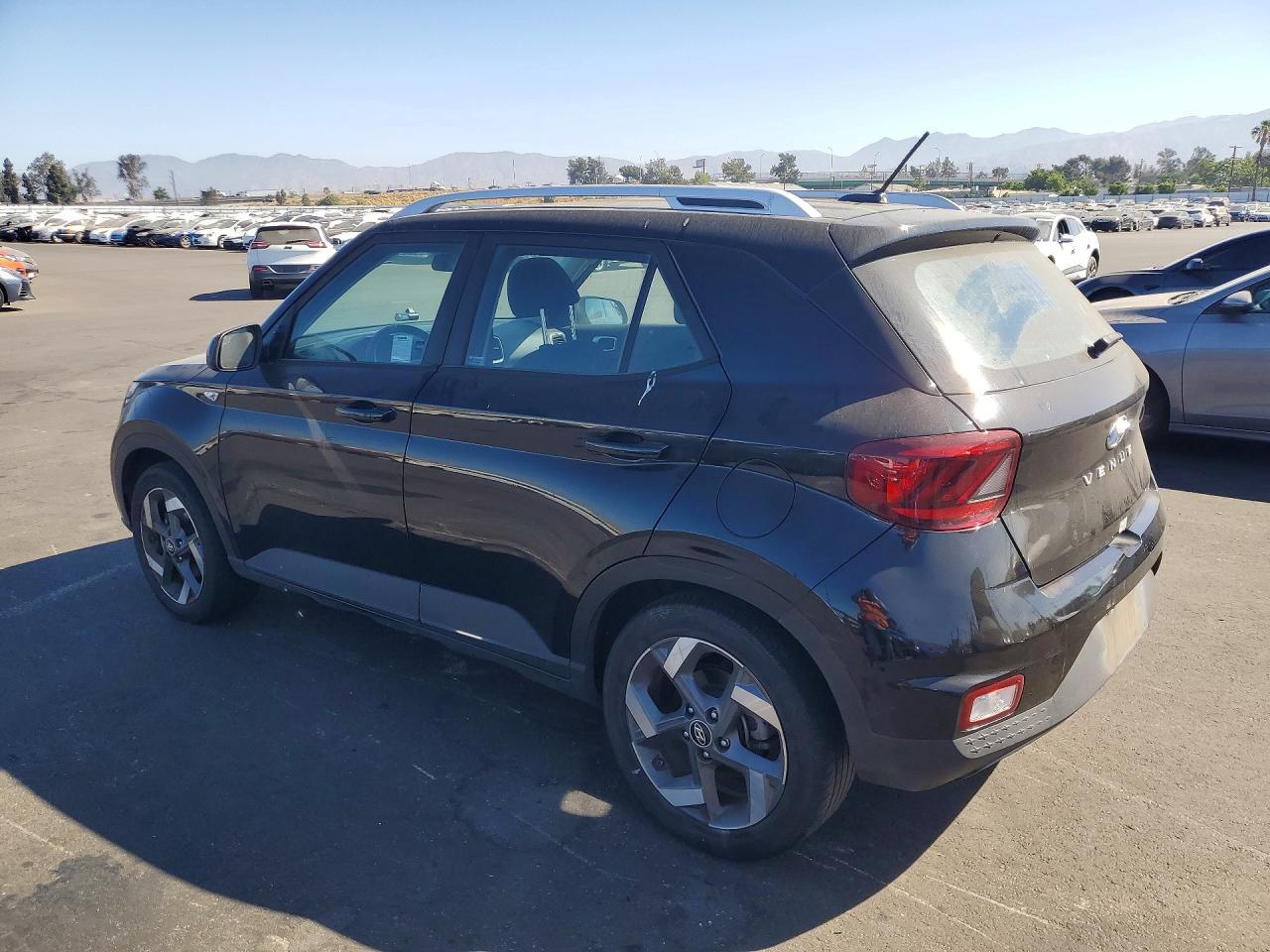2024 Hyundai Venue Sel - Image 2