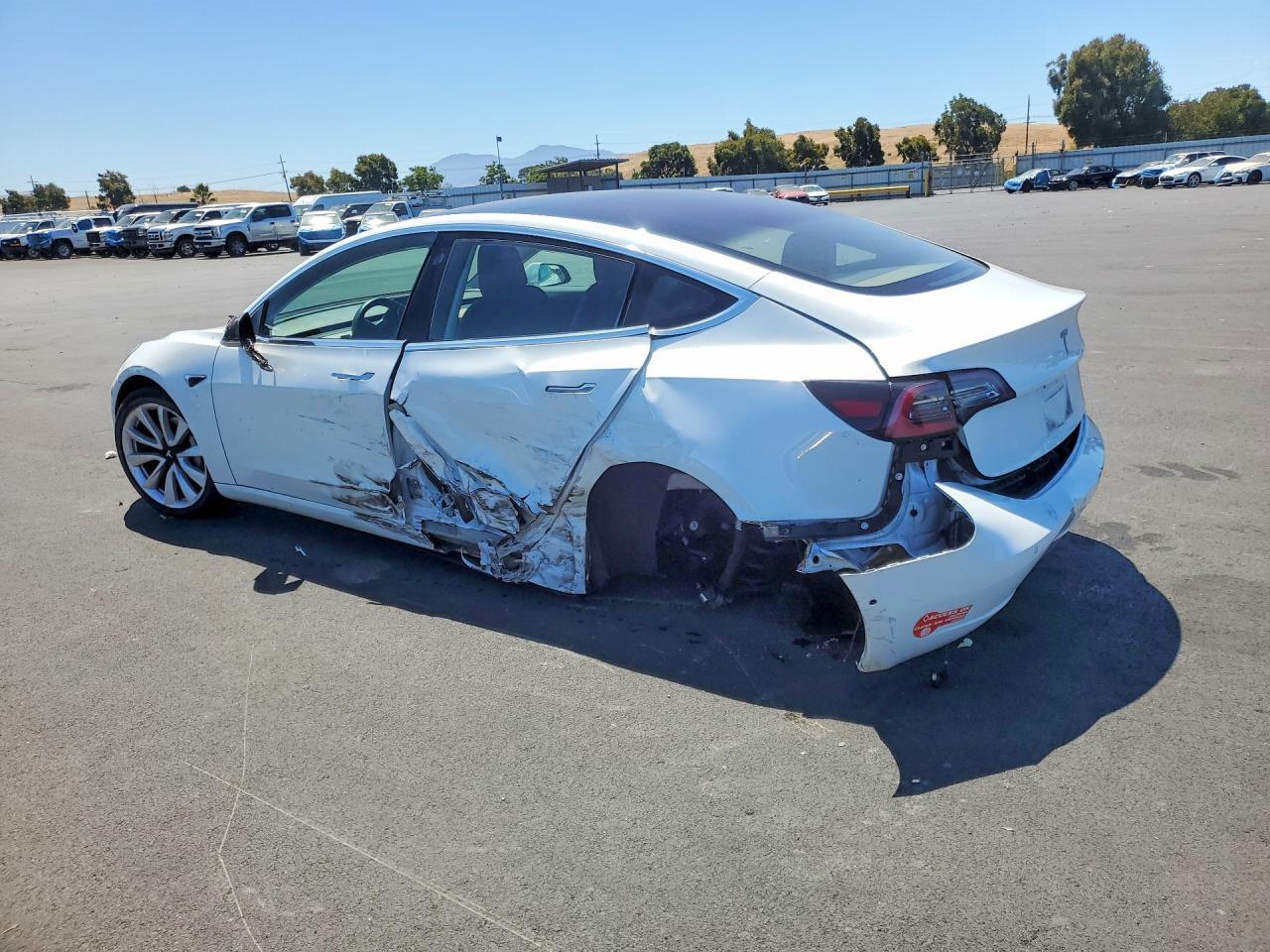 2018 Tesla Model 3 - Фото 2