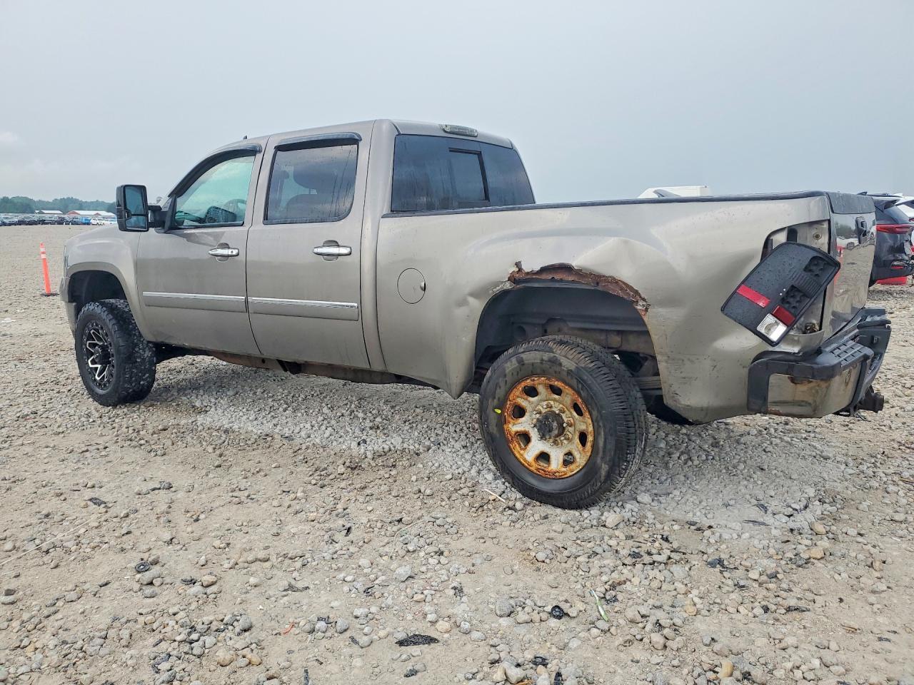 2013 GMC Sierra K2500 Denali - Image 2