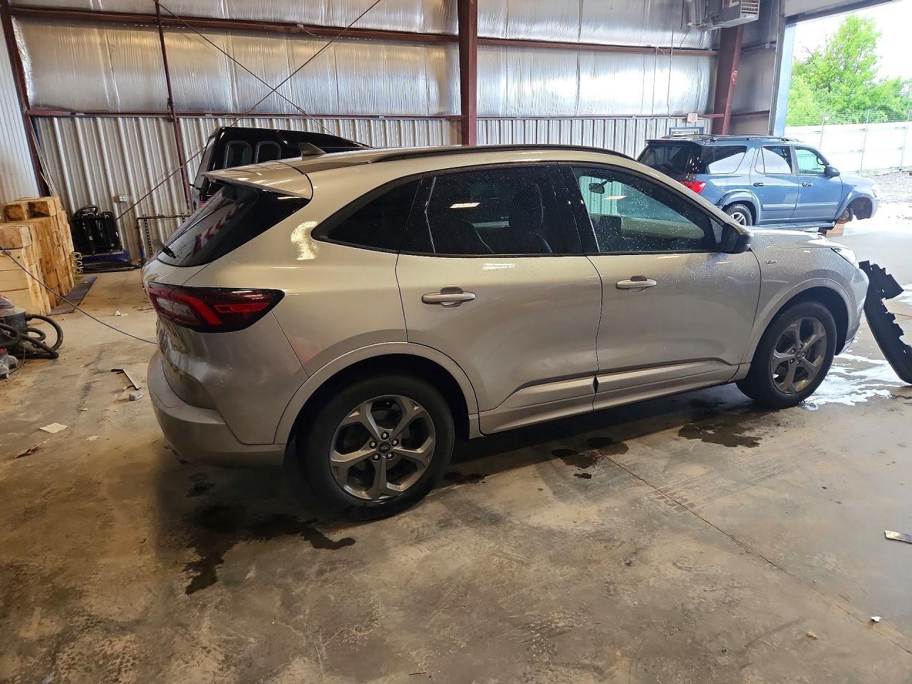 2023 Ford Escape St Line - Фото 3