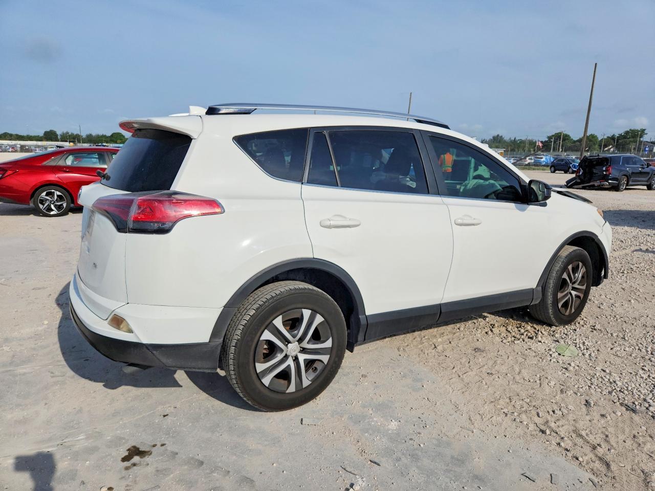 2016 Toyota Rav4 Le - Image 3