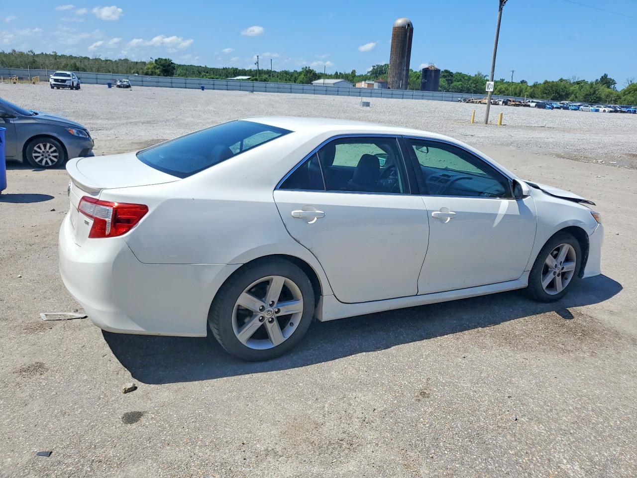 2014 Toyota Camry Se - Фото 3