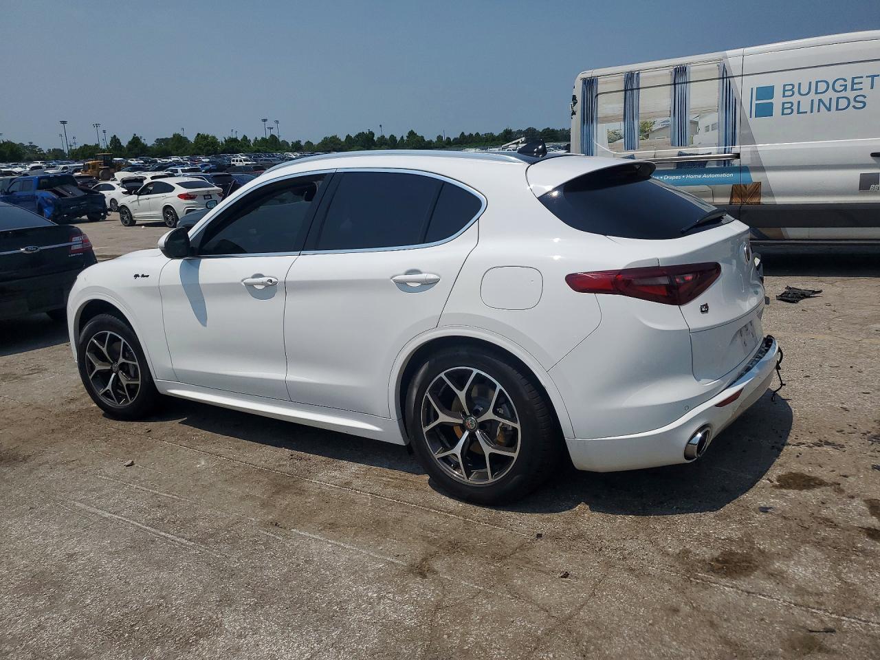 2021 Alfa Romeo Stelvio Ti - Фото 2