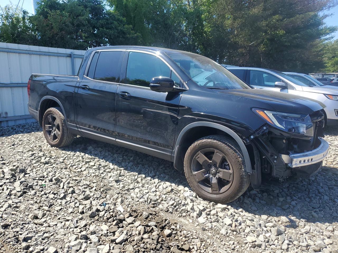 2024 Honda Ridgeline Black Edition - Image 4
